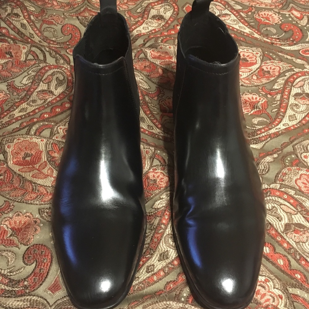 Kenneth Cole Black Chelsea Boots